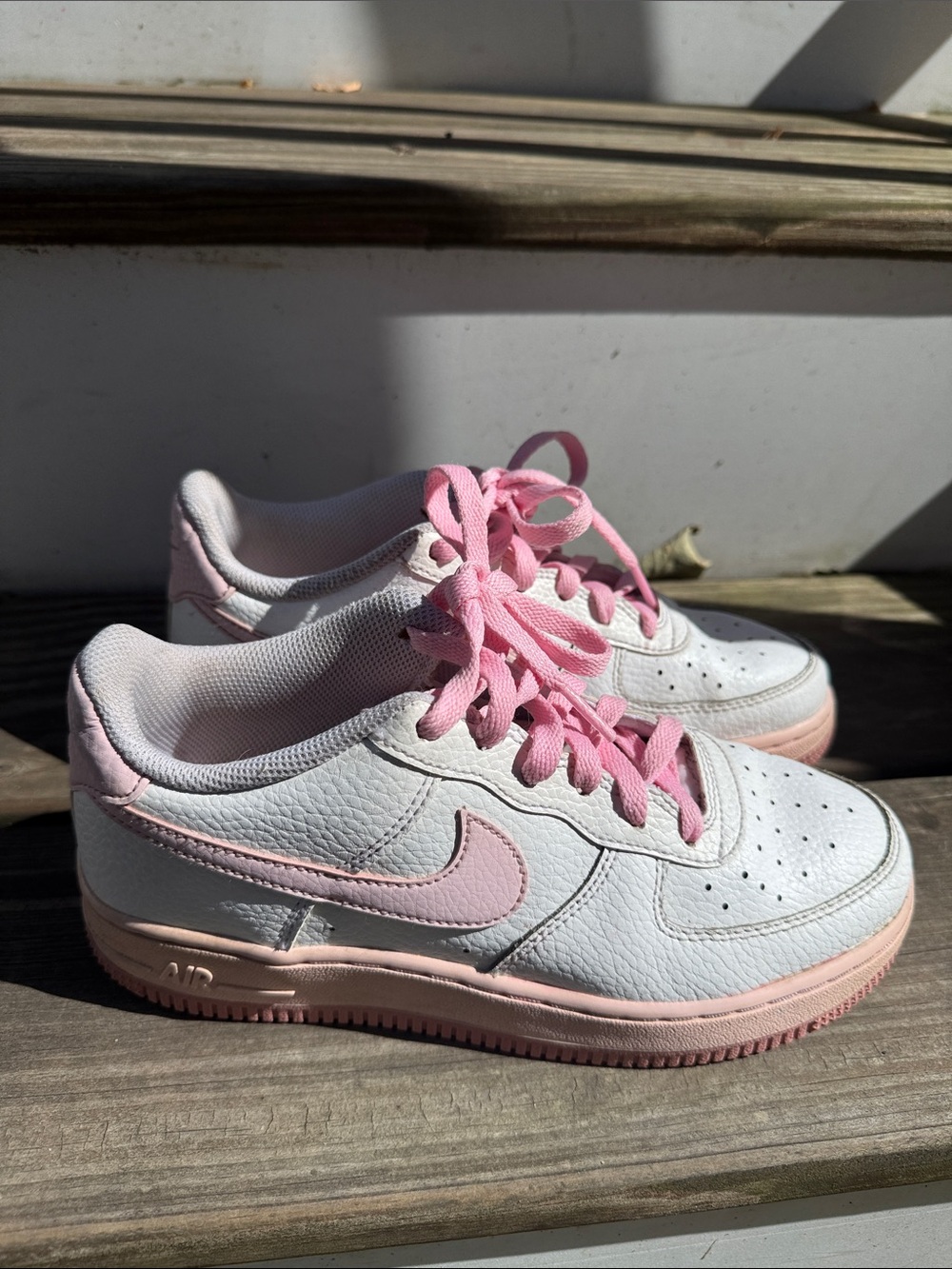 Nike Kids White and Pink Low-Top Sneakers